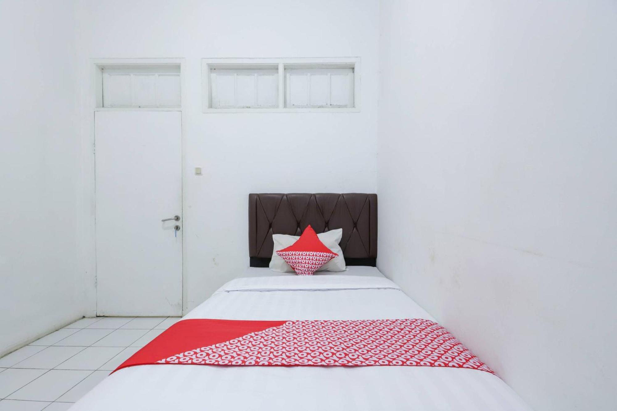 Oyo 1111 Pasar Baru Inn Jakarta Exterior foto
